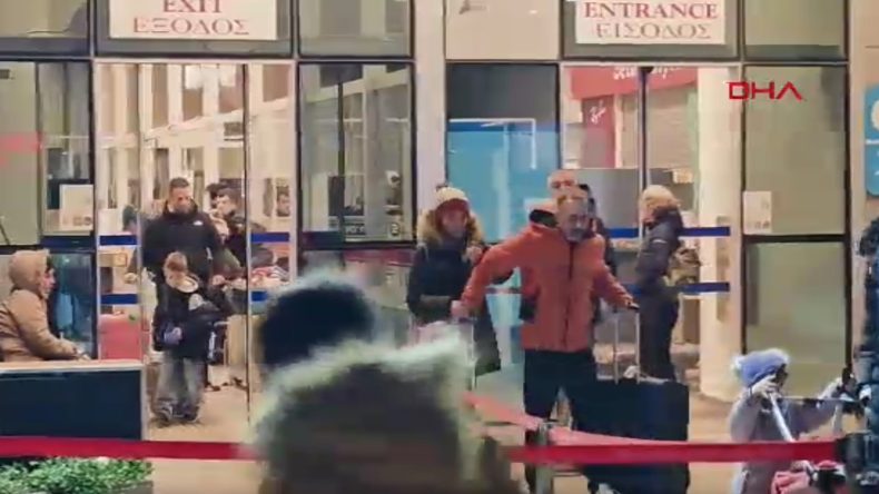 Midilli Adası&rsquo;nda mahsur kalan T&uuml;rk turistler yurda d&ouml;nd&uuml;