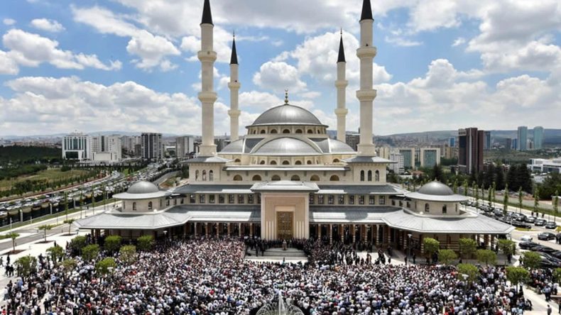 Millet Camii’nde Kadir Gecesi Özel Yayını