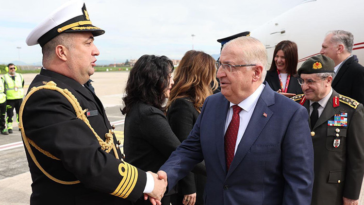 Milli Savunma Bakanı Yaşar G&uuml;ler, İtalya&rsquo;da