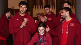 Milli Takım kampında Ozan Kabak'a doğum g&uuml;n&uuml;!