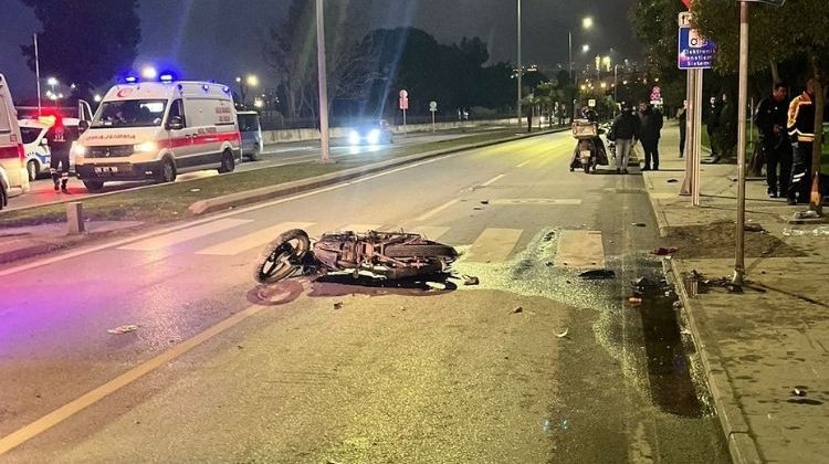 Minib&uuml;s ile motosiklet &ccedil;arpıştı; 1 &ouml;l&uuml;, 1 yaralı