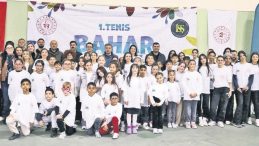 Minik tenis&ccedil;iler şenlikte buluştu