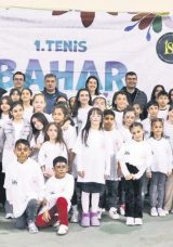 Minik tenis&ccedil;iler şenlikte buluştu