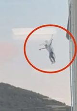 Muğla&rsquo;da intihar faciası: Yurdun 4'&uuml;nc&uuml; katından atlayan &ouml;ğrenci &ouml;ld&uuml;!