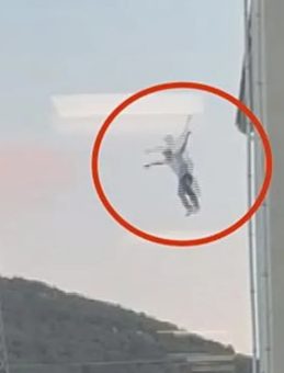 Muğla&rsquo;da intihar faciası: Yurdun 4'&uuml;nc&uuml; katından atlayan &ouml;ğrenci &ouml;ld&uuml;!