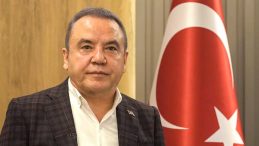 Muhittin B&ouml;cek'ten Pes Dedirten Savunma: L&uuml;ks Saat, Eski Geline Ev, İş İnsana Tehdit!