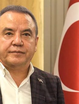 Muhittin B&ouml;cek'ten Pes Dedirten Savunma: L&uuml;ks Saat, Eski Geline Ev, İş İnsana Tehdit!