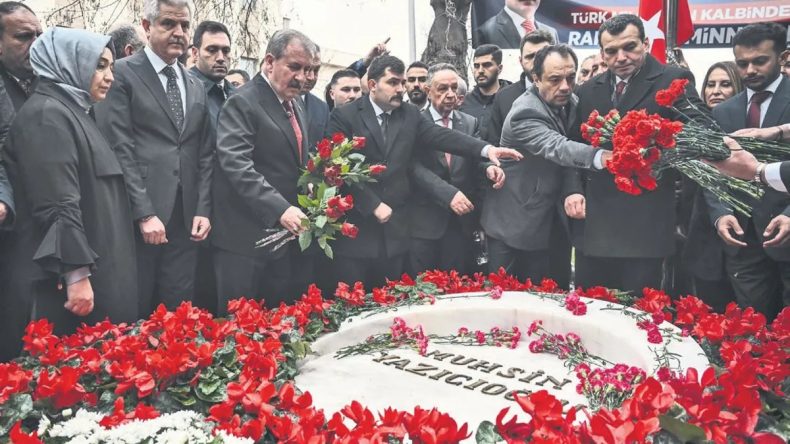 Muhsin Yazıcıoğlu vefatının 17. yılında anıldı: Vatana millete sarsılmaz bir iradeyle bağlıydı