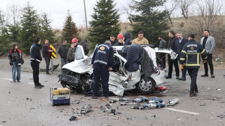 Nevşehir'de &Uuml;&ccedil; Ara&ccedil; Birbirine Girdi: 2 &Ouml;l&uuml;, 7 Yaralı