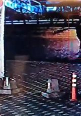 Nevşehir&rsquo;de kan donduran g&ouml;r&uuml;nt&uuml;ler! G&ouml;z g&ouml;ze gelmek yetti: Eşiyle y&uuml;r&uuml;rken bı&ccedil;aklı saldırıya uğradı!