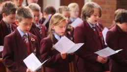 Okullarda dini g&uuml;nlerin dili: K&uuml;lt&uuml;r ve toplumsal değerler