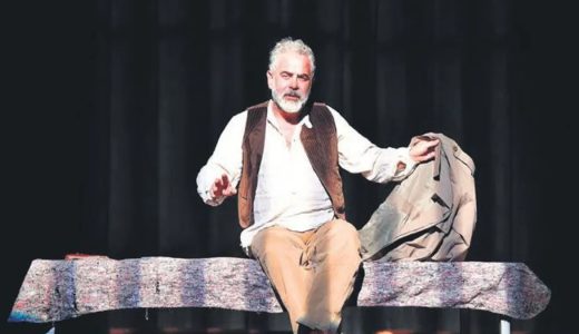 Okur, Tiyatro G&uuml;n&uuml;nde Yine Sahnedeydi