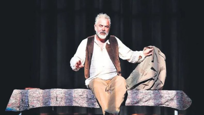 Okur, Tiyatro G&uuml;n&uuml;nde Yine Sahnedeydi