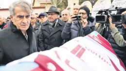 Orhan Kaynak Defnedildi