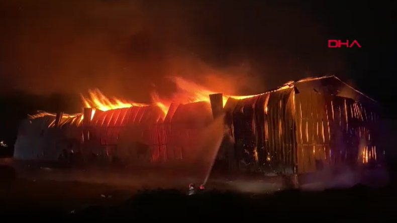 Osmaniye’de Kağıt Fabrikası Yangını