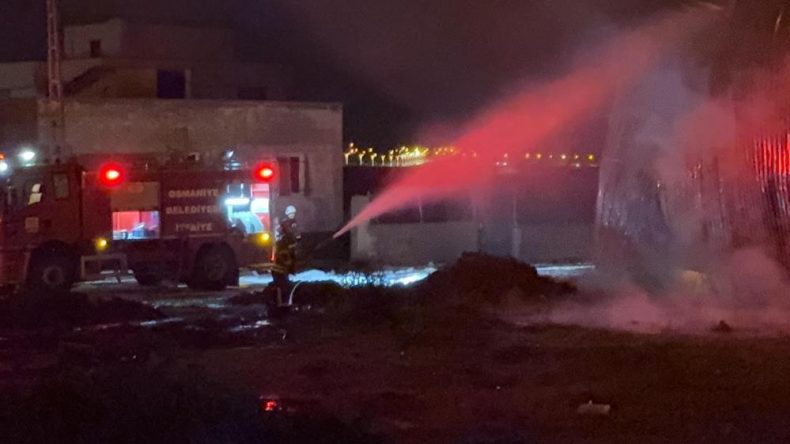 Osmaniye&rsquo;de Karton Fabrikasında Yangın Kontrol Altına Alındı