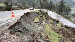 Osmaniye&rsquo;de Kuvvetli Yağış! Yol &Ccedil;&ouml;kt&uuml;