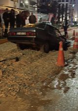 Otomobil alt yapı &ccedil;ukuruna d&uuml;şt&uuml;: 1 yaralı