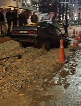 Otomobil alt yapı &ccedil;ukuruna d&uuml;şt&uuml;: 1 yaralı