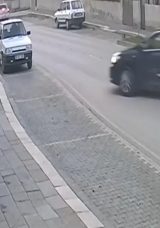 Otomobil Market'e Daldı: 2 Yaralı