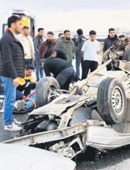 Otomobil takla atarak ters d&ouml;nd&uuml;: 1 &ouml;l&uuml;