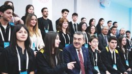 &Ouml;ğrenciler sordu, Bakan Tekin cevapladı&hellip; Yapay Zek&acirc;&rsquo;ya etik kılavuzu