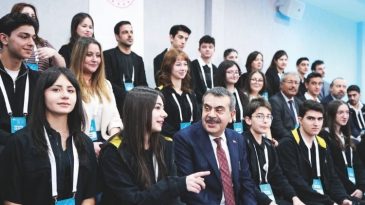 &Ouml;ğrenciler sordu, Bakan Tekin cevapladı&hellip; Yapay Zek&acirc;&rsquo;ya etik kılavuzu