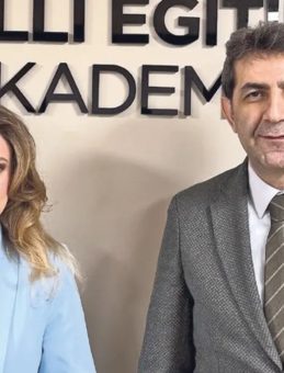 &Ouml;ğretmenlere Yapay Zek&acirc; Dersi Başlıyor