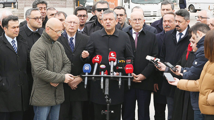 &Ouml;zel: Y&uuml;zde 60&rsquo;ın altını başarısızlık sayacağım