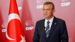 &Ouml;zg&uuml;r &Ouml;zel: Utandım &ouml;z&uuml;r dilerim