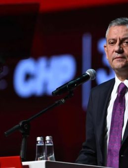 Özgür Özel'den CHP'yi Karıştıran Hamle: Partiyi Yolsuzluk Skandalının Aktörlerine Emanet Etti