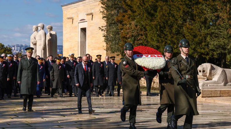 OYAK&rsquo;tan 65&rsquo;inci kuruluş yıl d&ouml;n&uuml;m&uuml;nde Anıtkabir&rsquo;e ziyaret