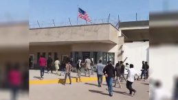 Pakistan'da ABD B&uuml;y&uuml;kel&ccedil;iliği &Ouml;n&uuml;nde Protesto: 8 Kişi Hayatını Kaybetti