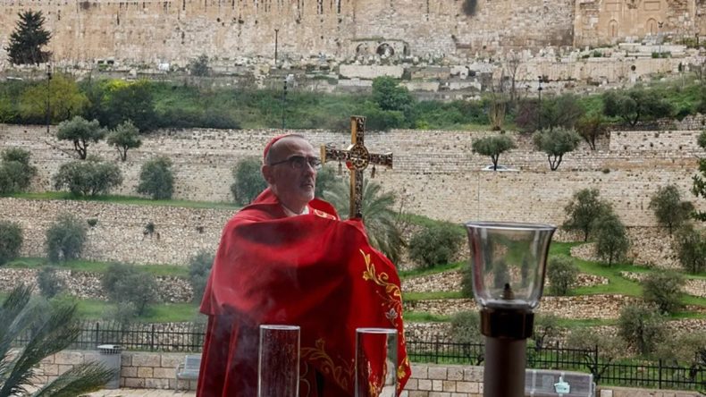 Patrik’i Kıyamet Kilisesi’ne sokmadılar