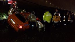 Pendik'te taksi su kanalına u&ccedil;tu: 3 &ouml;l&uuml;, 1 yaralı