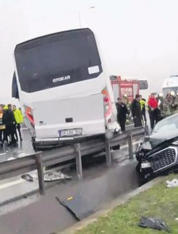 Polis Servisi Kaza Yaptı: 1 Şehit, 29 Yaralı