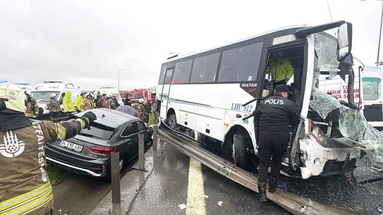 Polis Servisinde Can Pazarı: 1 Şehit, 29 Yaralı