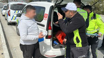 Polisten ka&ccedil;tı, ters y&ouml;ne girdi! Aracın değerinin 10 katı tutarında ceza yedi
