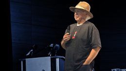 Prof. Dr. Şener &Uuml;ş&uuml;mezsoy bir il&ccedil;eye dikkat &ccedil;ekti: Fay &uuml;zerine kurulması riski artırıyor