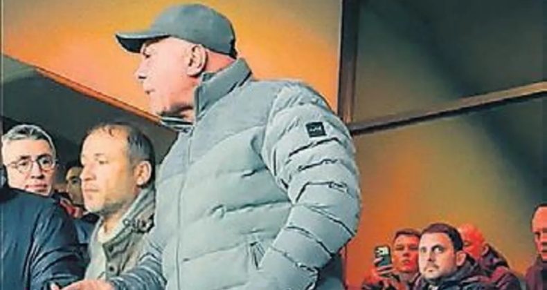 Protokol Tribününde Gerginlik Yaşandı