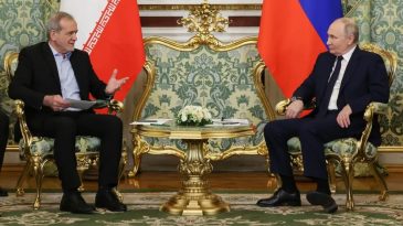 Putin ile Pezeşkiyan Telefonda G&ouml;r&uuml;şt&uuml;