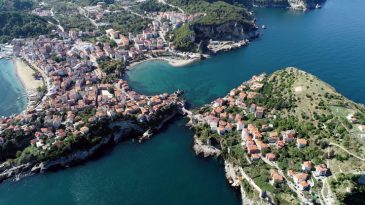 Ramazan Bayram tatilinde 6 bin n&uuml;fuslu turistik il&ccedil;eye 56 bin kişi geldi