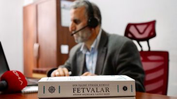 Ramazanda 'Alo Fetva Hattı'na gelen &ccedil;ağrı sayısı iki kat arttı