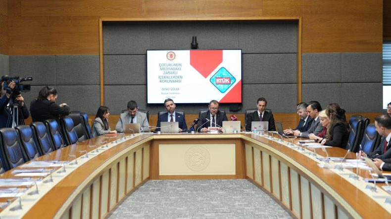 RT&Uuml;K Başkan Yardımcısı G&uuml;ler: Gen&ccedil;lerin Y&uuml;zde 88'i Sosyal Medyada Yaş Sınırlaması Olması Gerektiğini S&ouml;yl&uuml;yor