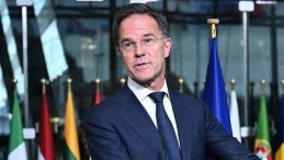 Rutte, NATO m&uuml;ttefiklerinin H&uuml;rm&uuml;z Boğazı'nın yeniden a&ccedil;ılması i&ccedil;in &ccedil;alıştığını s&ouml;yledi