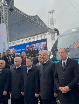 Sakarya'nın gurur g&uuml;n&uuml;: T&uuml;rkiye'nin ilk yerli ve milli elektrikli hızlı treni raylara indi