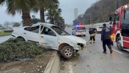 Samsun'da alkolden işlem yapılan s&uuml;r&uuml;c&uuml;, yeniden yola &ccedil;ıkıp kaza yaptı: 4 yaralı