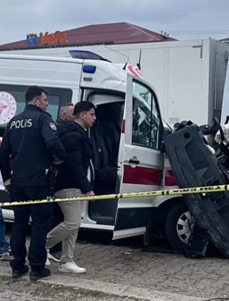 Samsun'da feci kaza: Ambulans ile kamyon &ccedil;arpıştı! 1 &ouml;l&uuml;, 3 yaralı