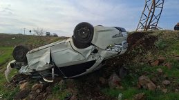 Şanlıurfa'da devrilen otomobildeki uzman &ccedil;avuş hayatını kaybetti