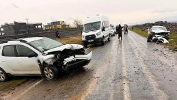Şanlıurfa'da feci kaza: İki otomobil kafa kafaya &ccedil;arpıştı! 8 yaralı